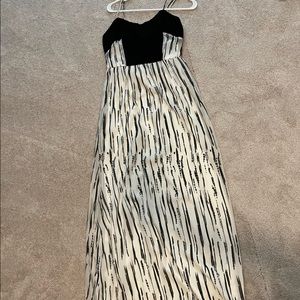 Bar III maxi size small black and white